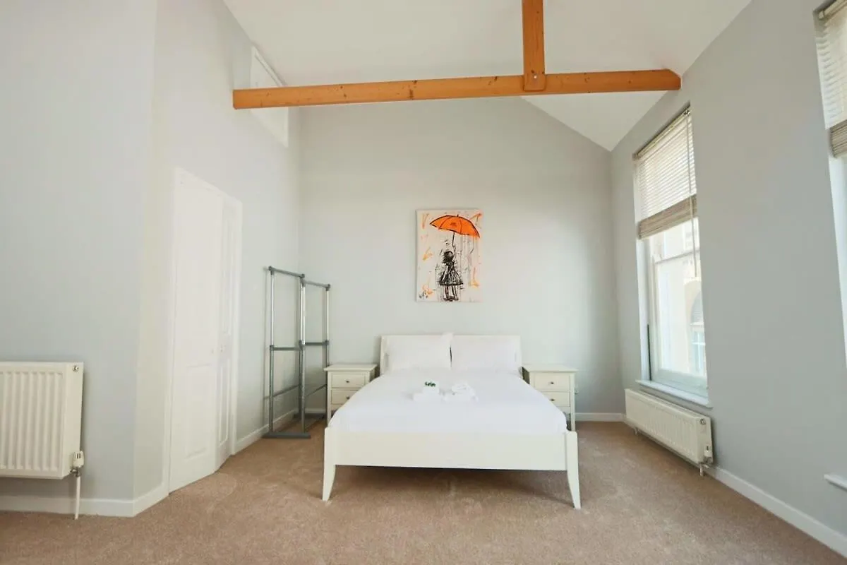 Coach House In Clifton Village Bristol